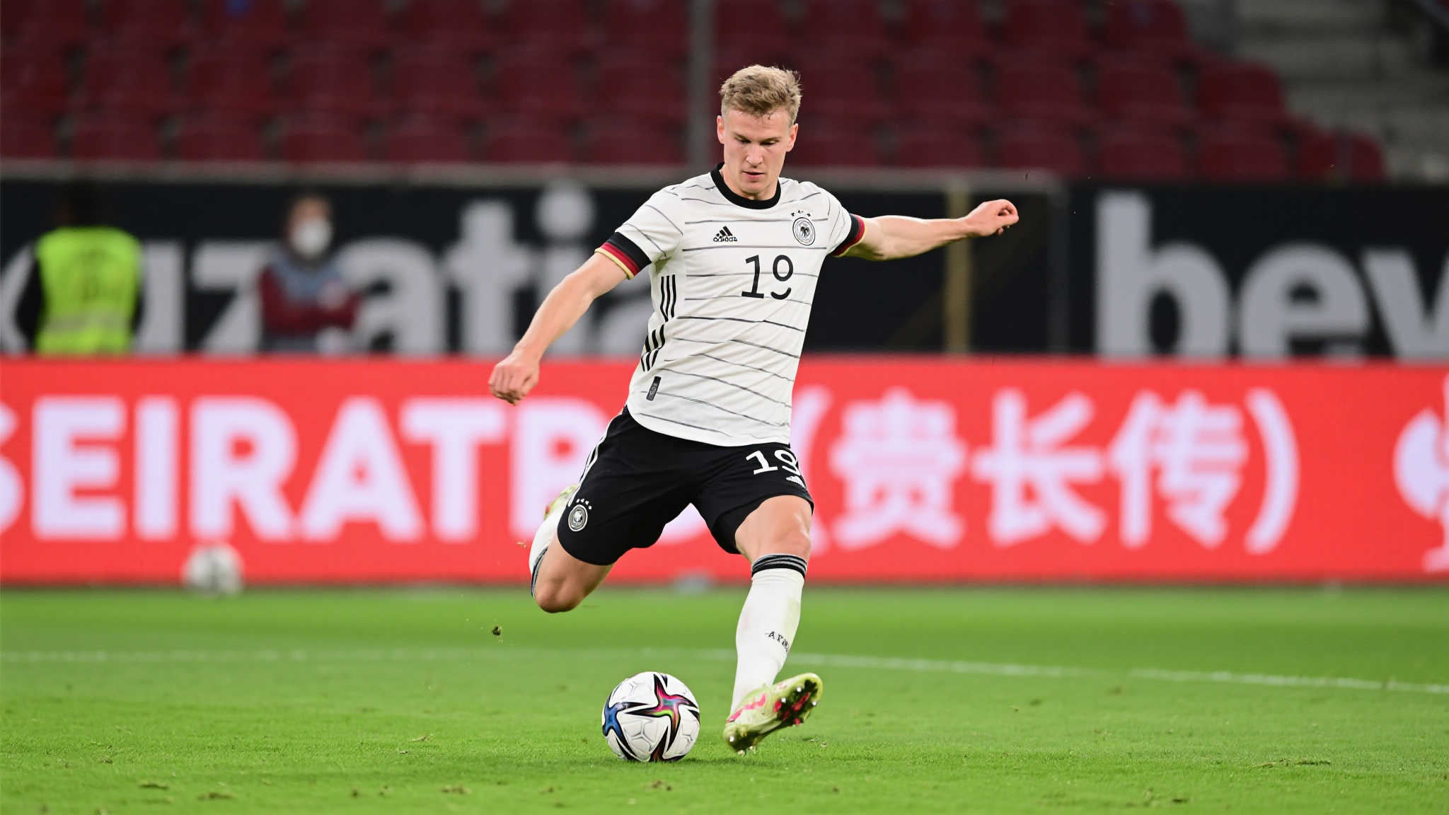 在深入探讨施罗特贝克的表现之前，我们需要了解所谓的